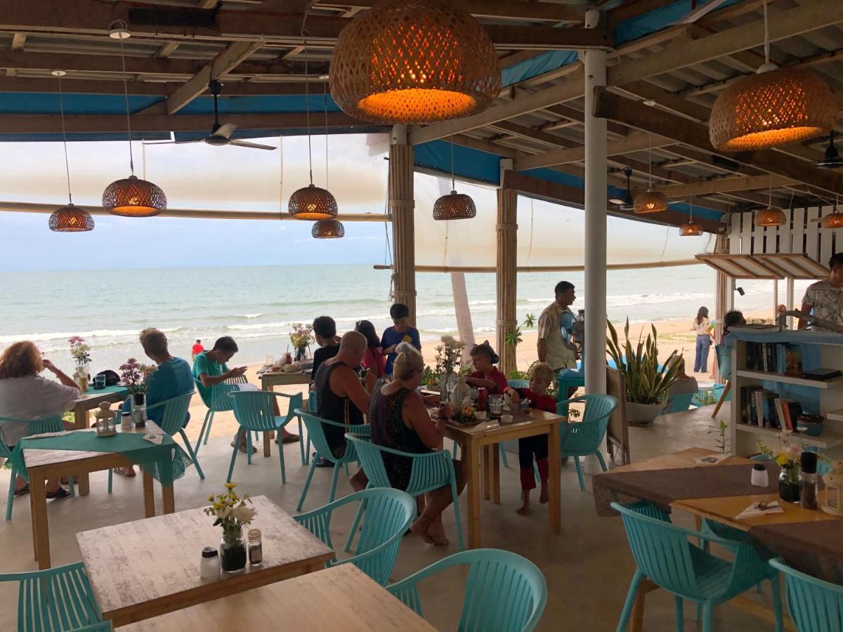 Le Petit Saint Tropez Hotel Khanom Bagian luar foto