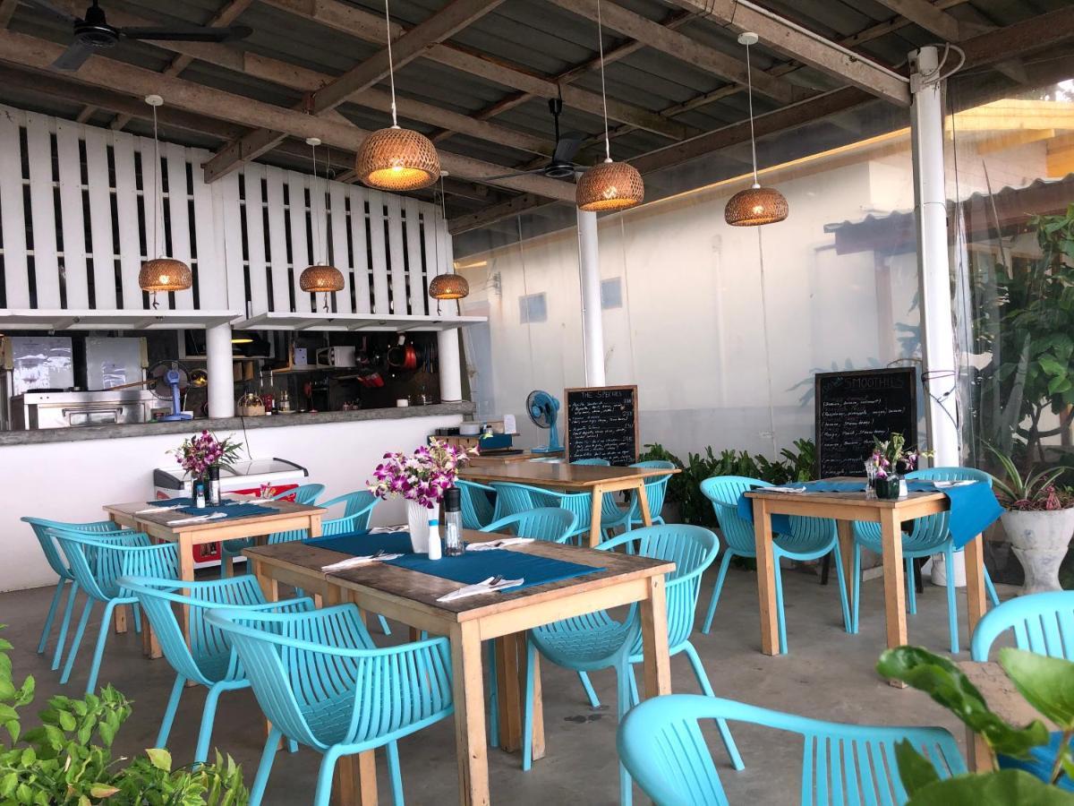 Le Petit Saint Tropez Hotel Khanom Bagian luar foto
