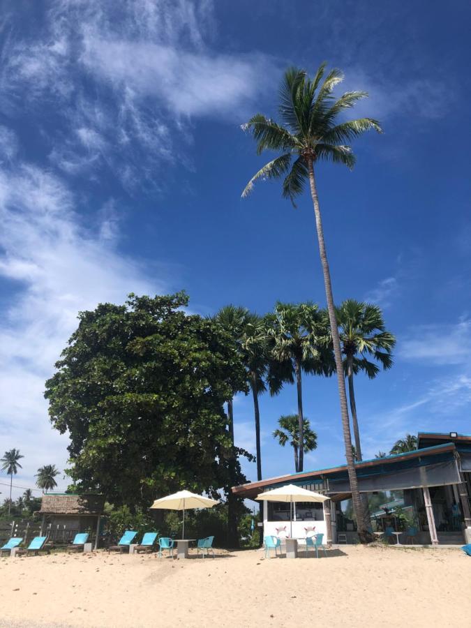 Le Petit Saint Tropez Hotel Khanom Bagian luar foto