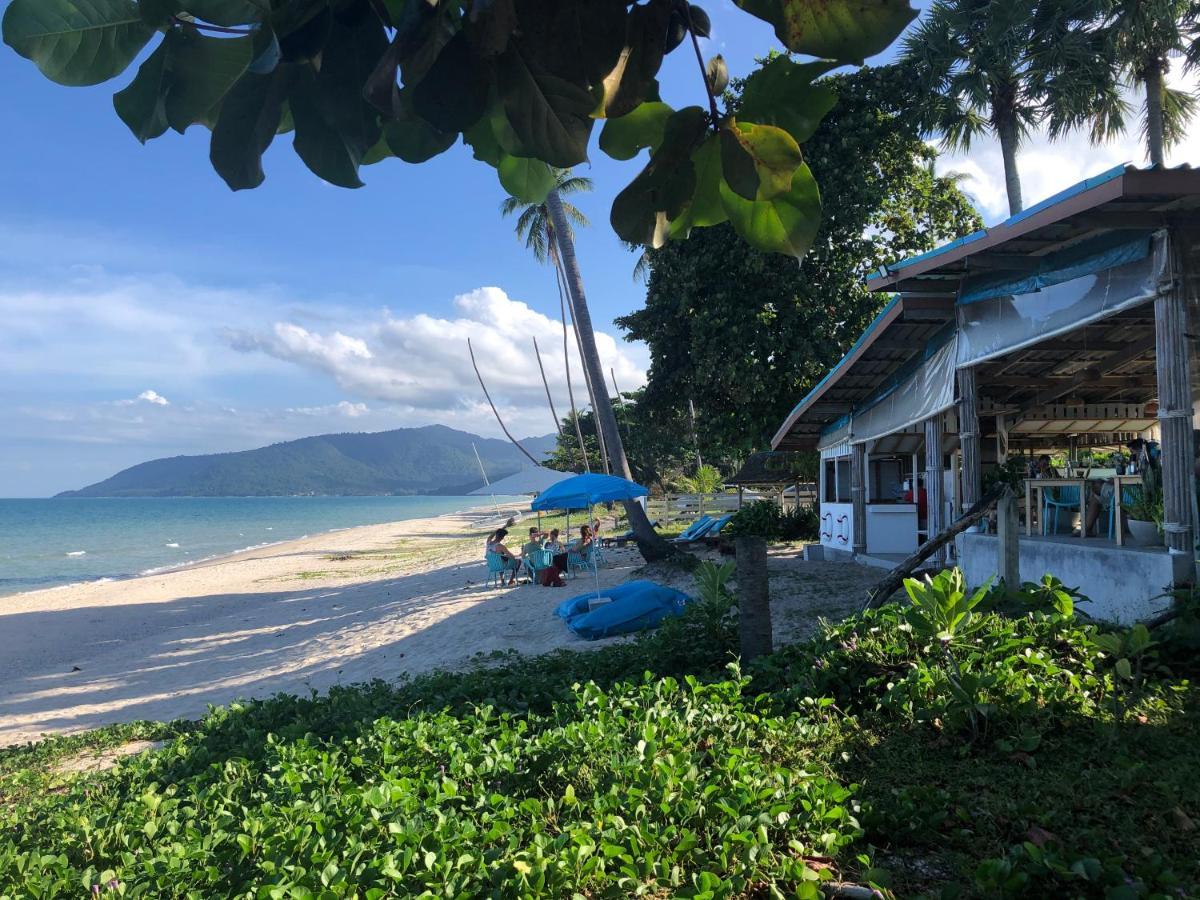 Le Petit Saint Tropez Hotel Khanom Bagian luar foto