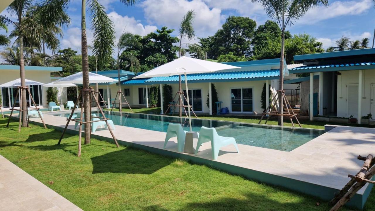 Le Petit Saint Tropez Hotel Khanom Bagian luar foto