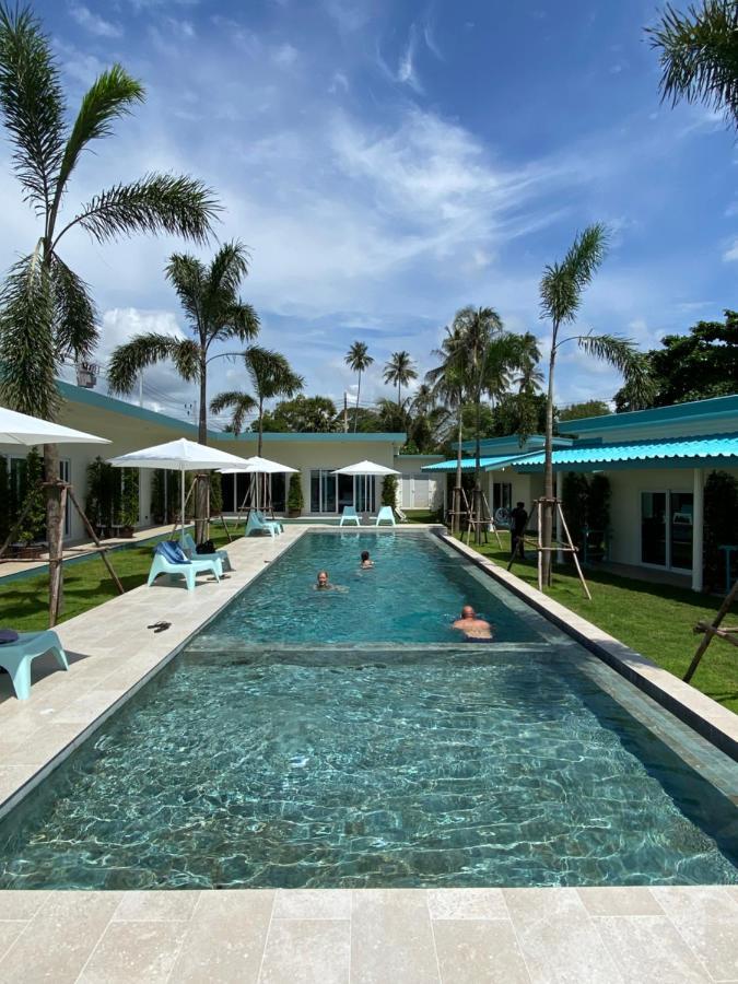 Le Petit Saint Tropez Hotel Khanom Bagian luar foto