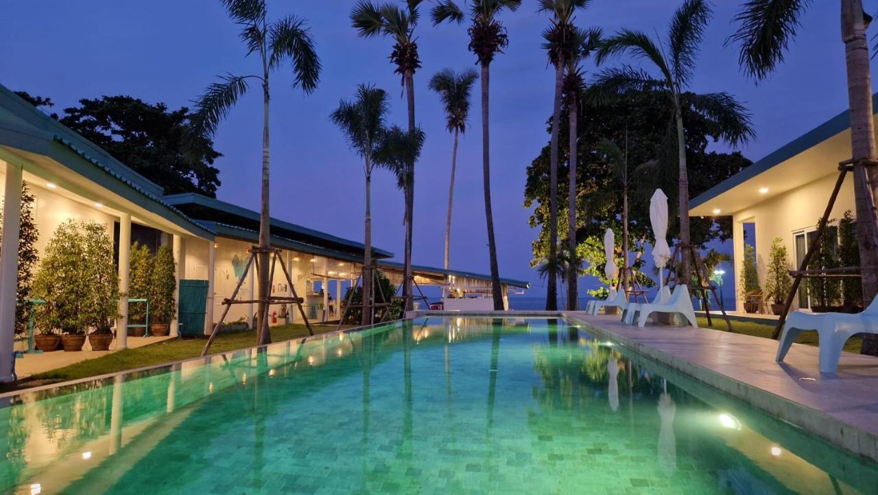 Le Petit Saint Tropez Hotel Khanom Bagian luar foto