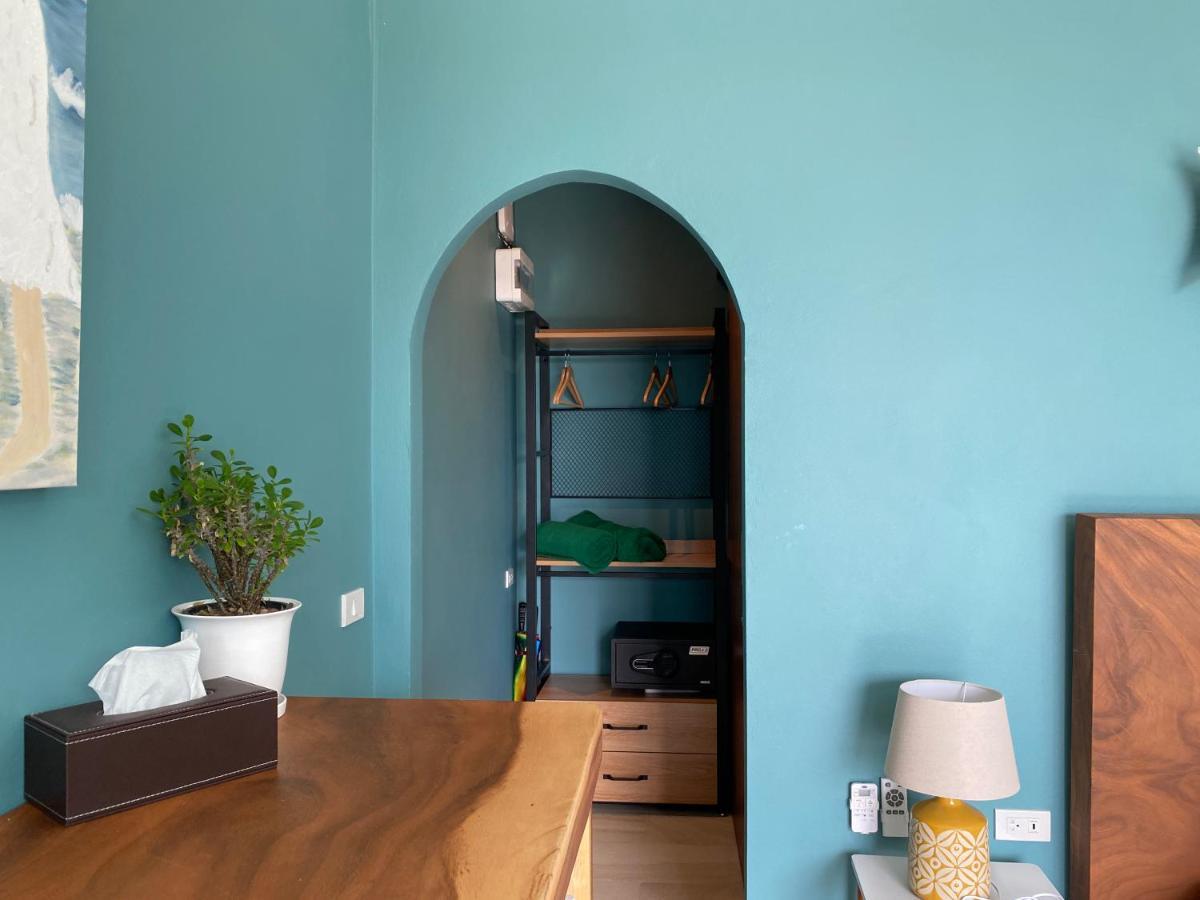 Le Petit Saint Tropez Hotel Khanom Bagian luar foto