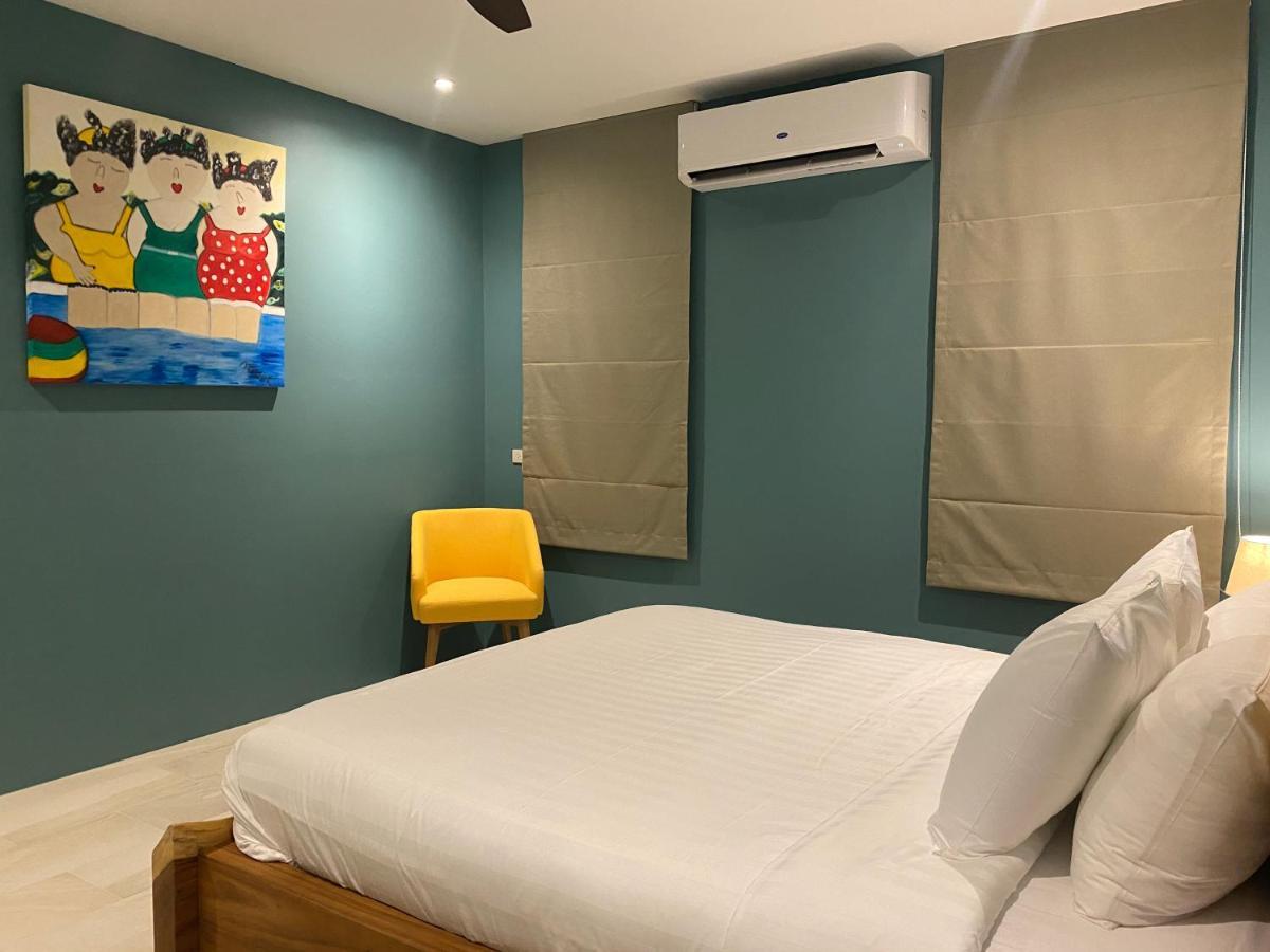 Le Petit Saint Tropez Hotel Khanom Bagian luar foto