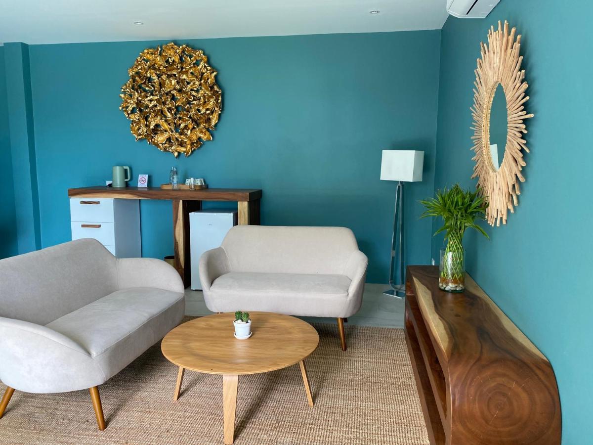 Le Petit Saint Tropez Hotel Khanom Bagian luar foto