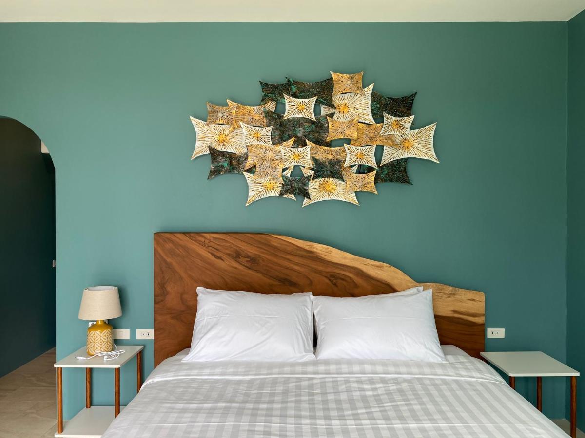 Le Petit Saint Tropez Hotel Khanom Bagian luar foto