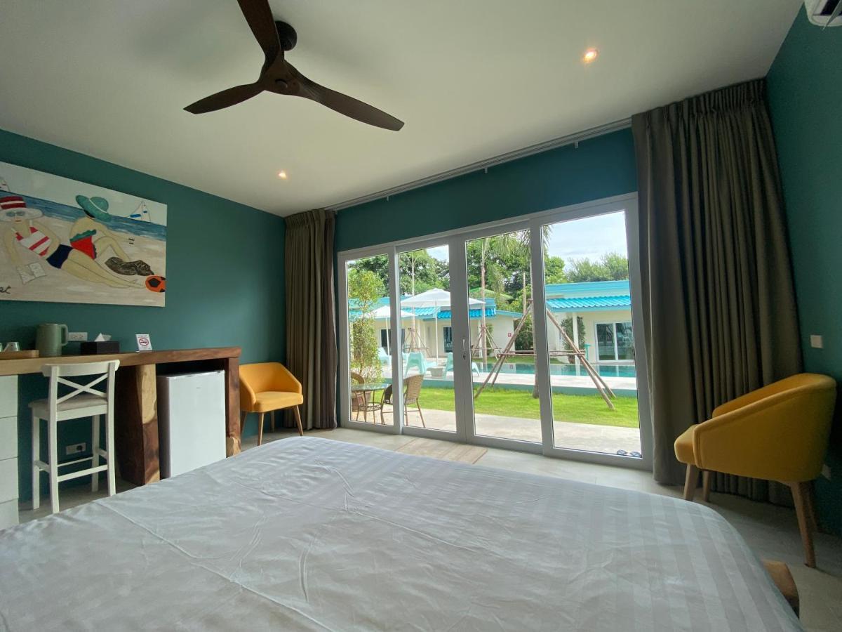 Le Petit Saint Tropez Hotel Khanom Bagian luar foto