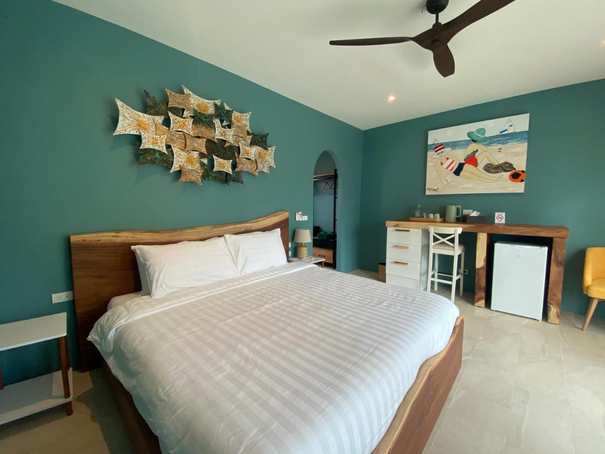 Le Petit Saint Tropez Hotel Khanom Bagian luar foto