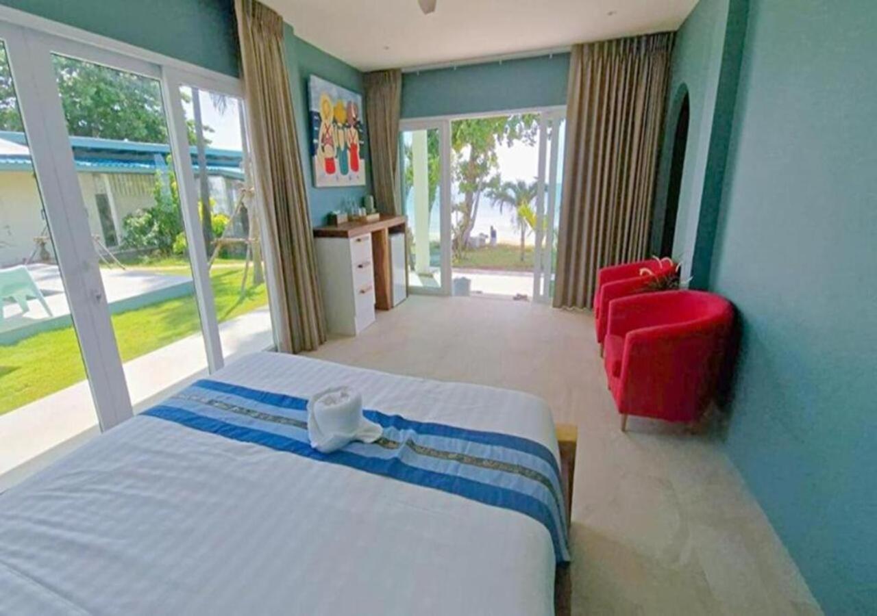 Le Petit Saint Tropez Hotel Khanom Bagian luar foto