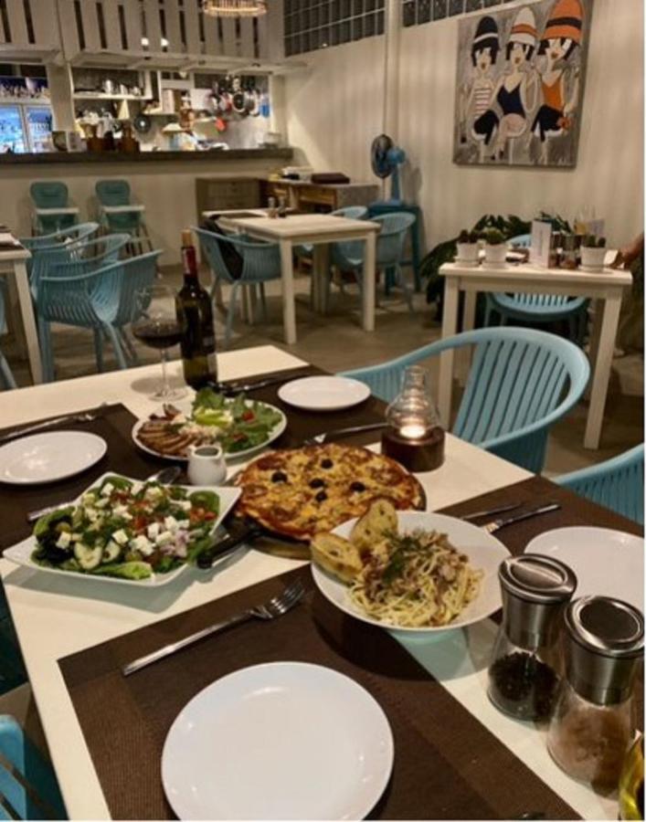 Le Petit Saint Tropez Hotel Khanom Bagian luar foto