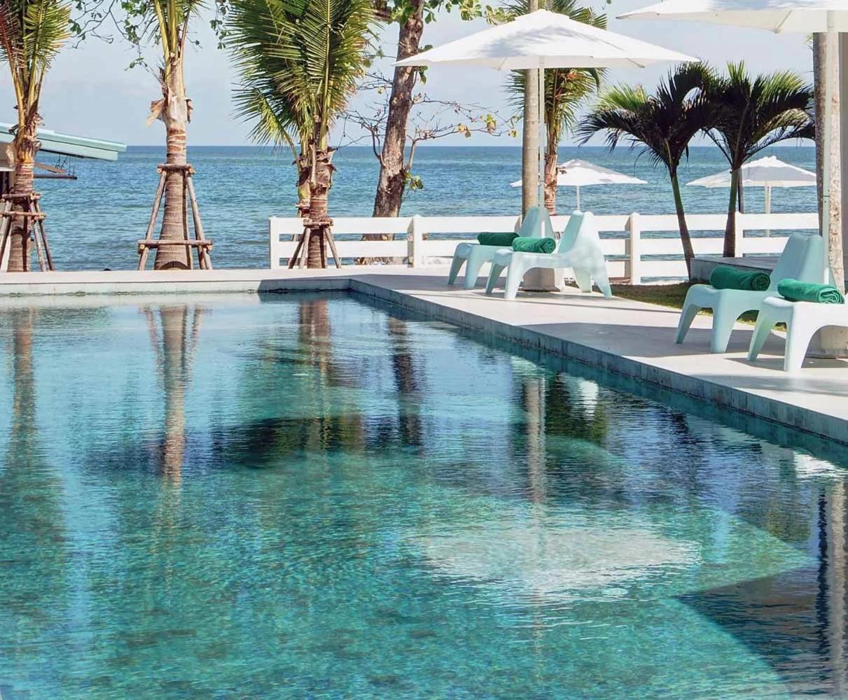 Le Petit Saint Tropez Hotel Khanom Bagian luar foto