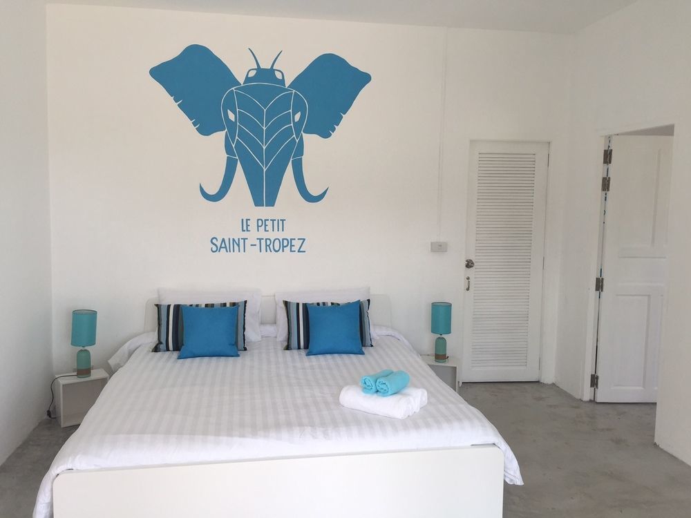 Le Petit Saint Tropez Hotel Khanom Bagian luar foto