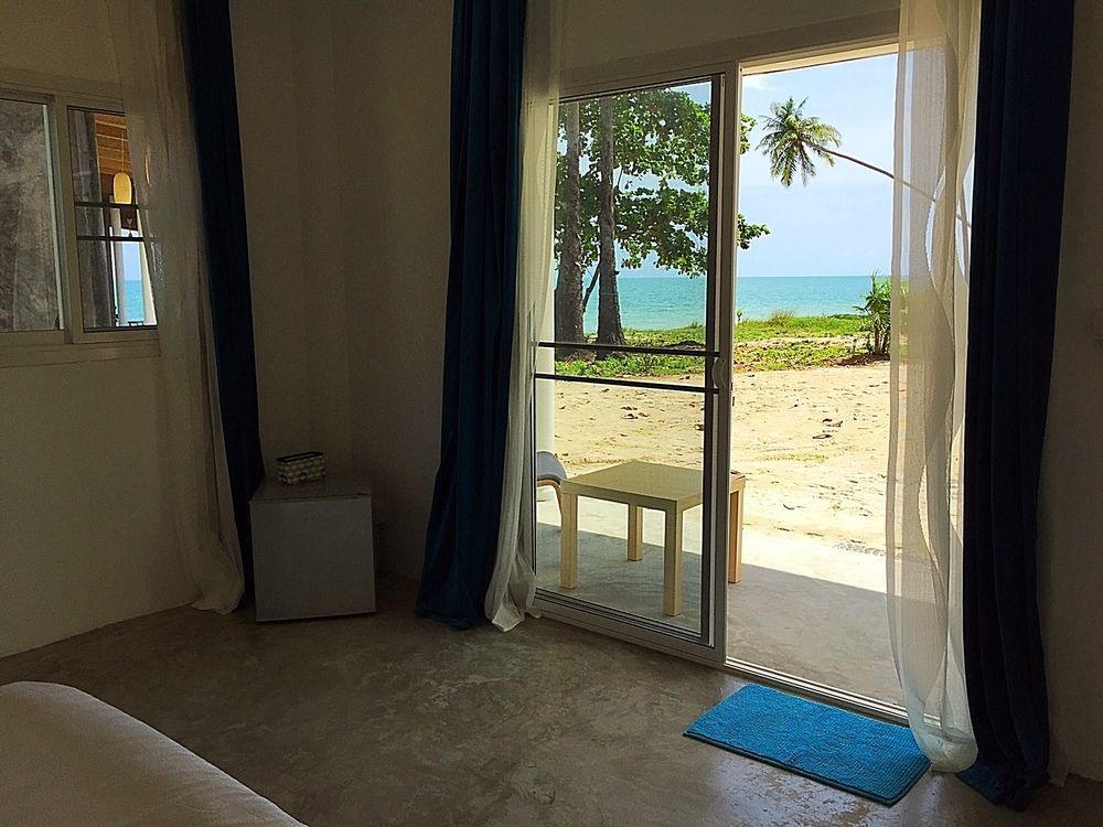 Le Petit Saint Tropez Hotel Khanom Bagian luar foto